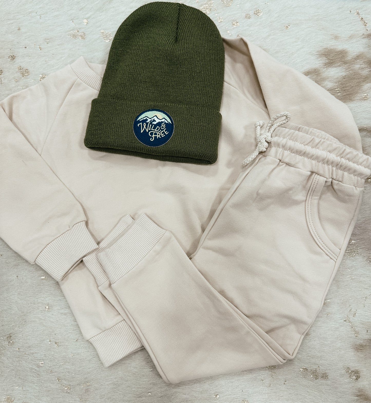 Cream Sweatshirt & Joggers